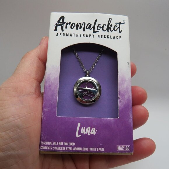 Luna Necklace Stainless Steel Aromalocket Aromatherapy Diffuser New - Picture 1 of 7